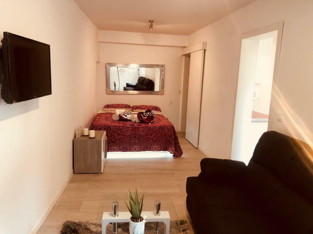 Apartment In Sol — Photos 2